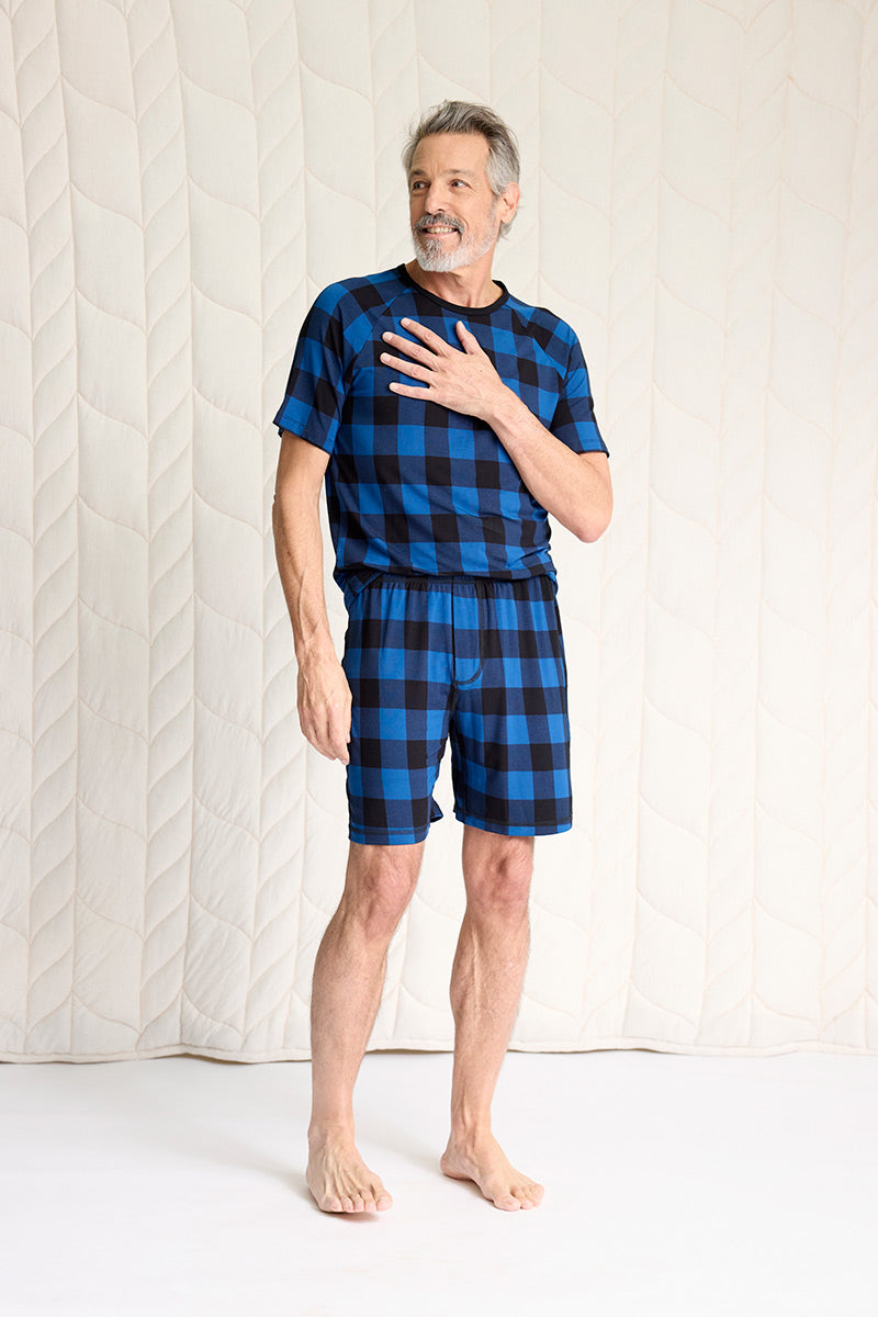 Bill is 6'2", typically wears a size 32 pant, has a 40" chest and is wearing a size M