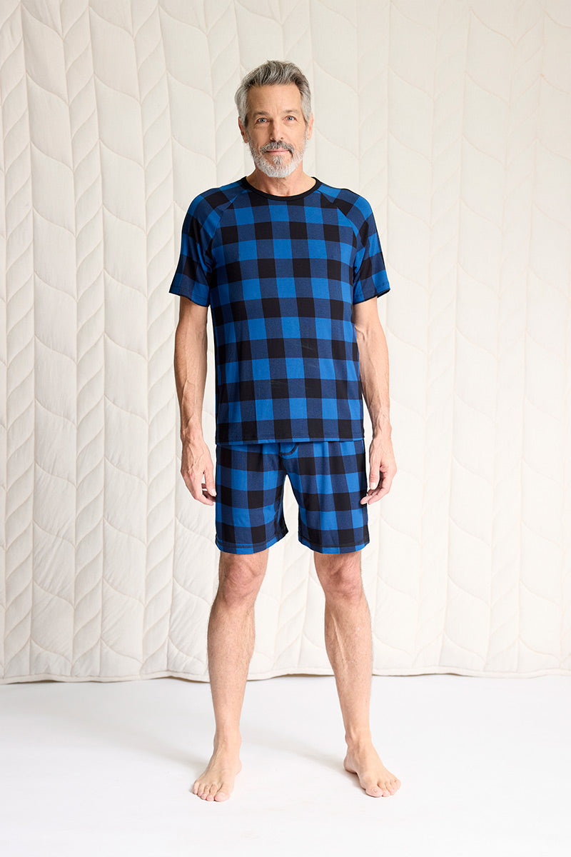 Bill is 6'2", typically wears a size 32 pant, has a 40" chest and is wearing a size M