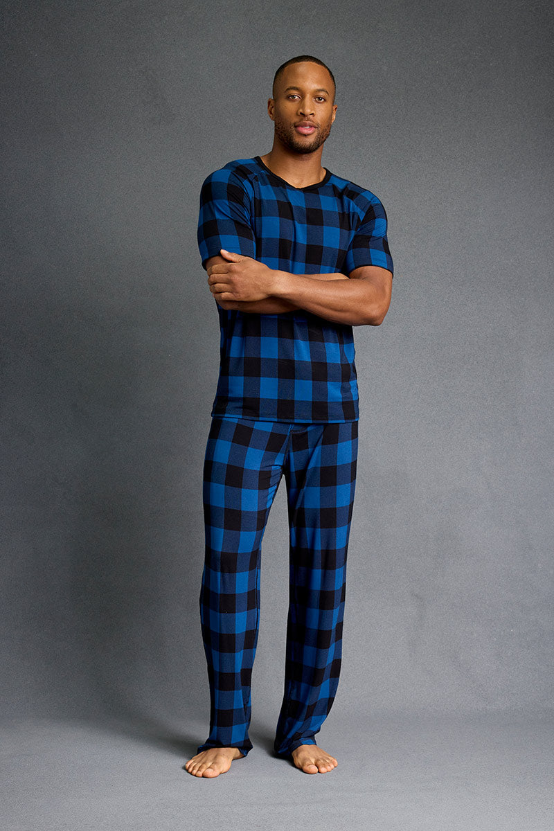 Brendan is 6'0", typically wears a size 32 pant, has a 40" chest and is wearing a size M