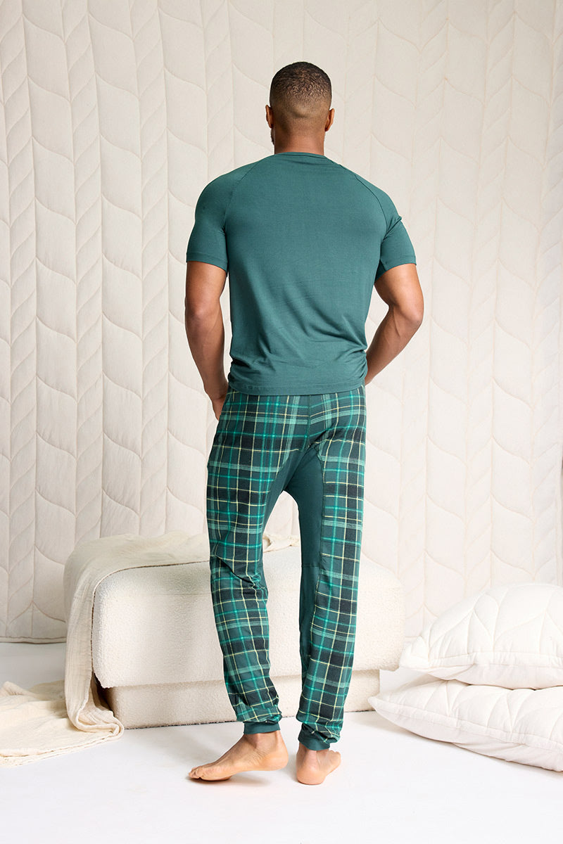 Brendan is 6'0", typically wears a size 32 pant, has a 40" chest and is wearing a size M