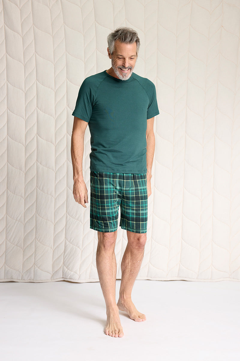 Bill is 6'2", typically wears a size 32 pant, has a 40" chest and is wearing a size M