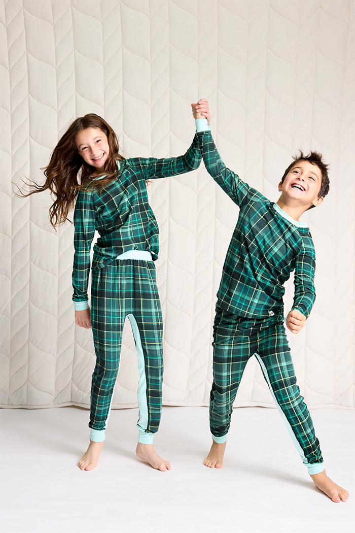 He's wearing size 7/8. She's wearing size 9/10.