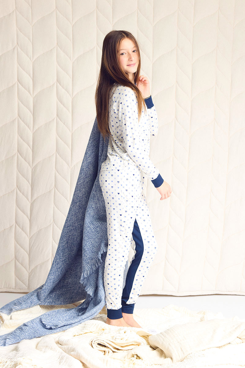 Tessa is wearing size 9/10