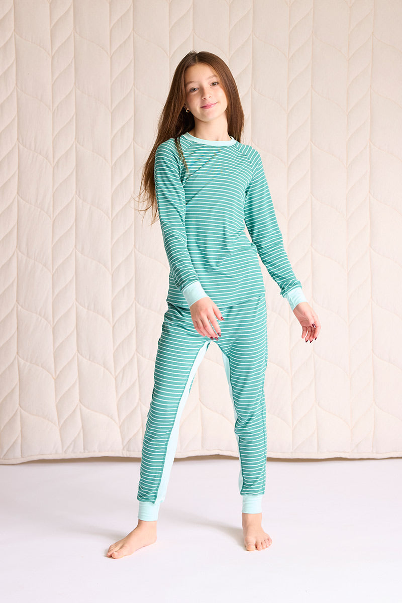 Tessa is wearing a size 9/10