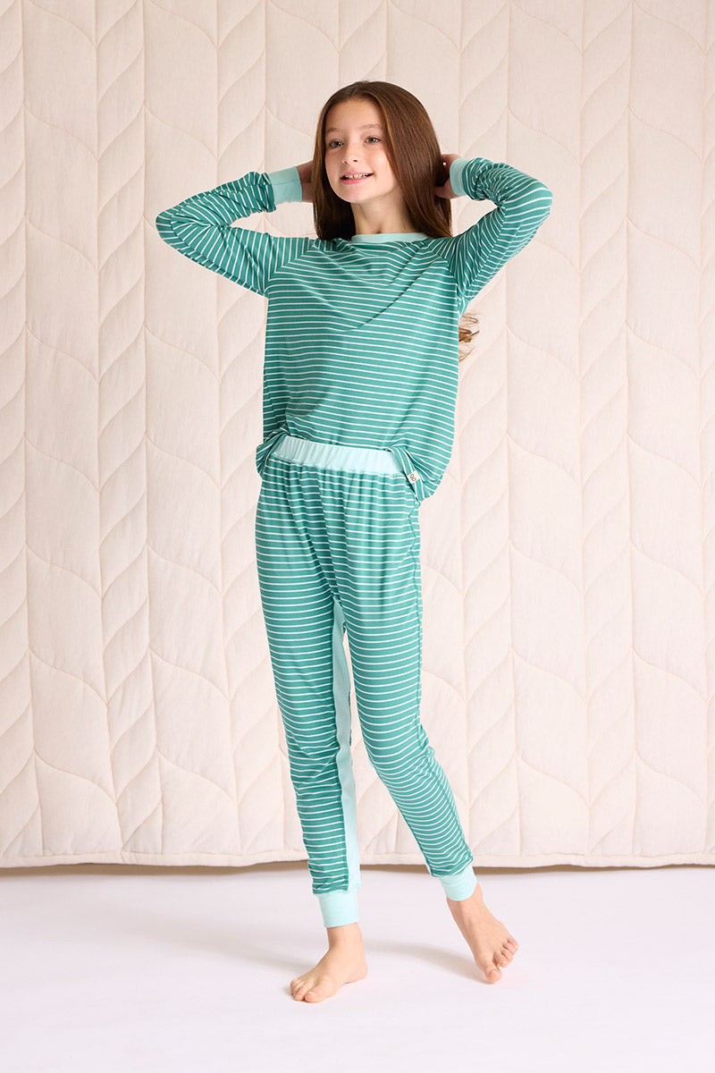 Tessa is wearing a size 9/10