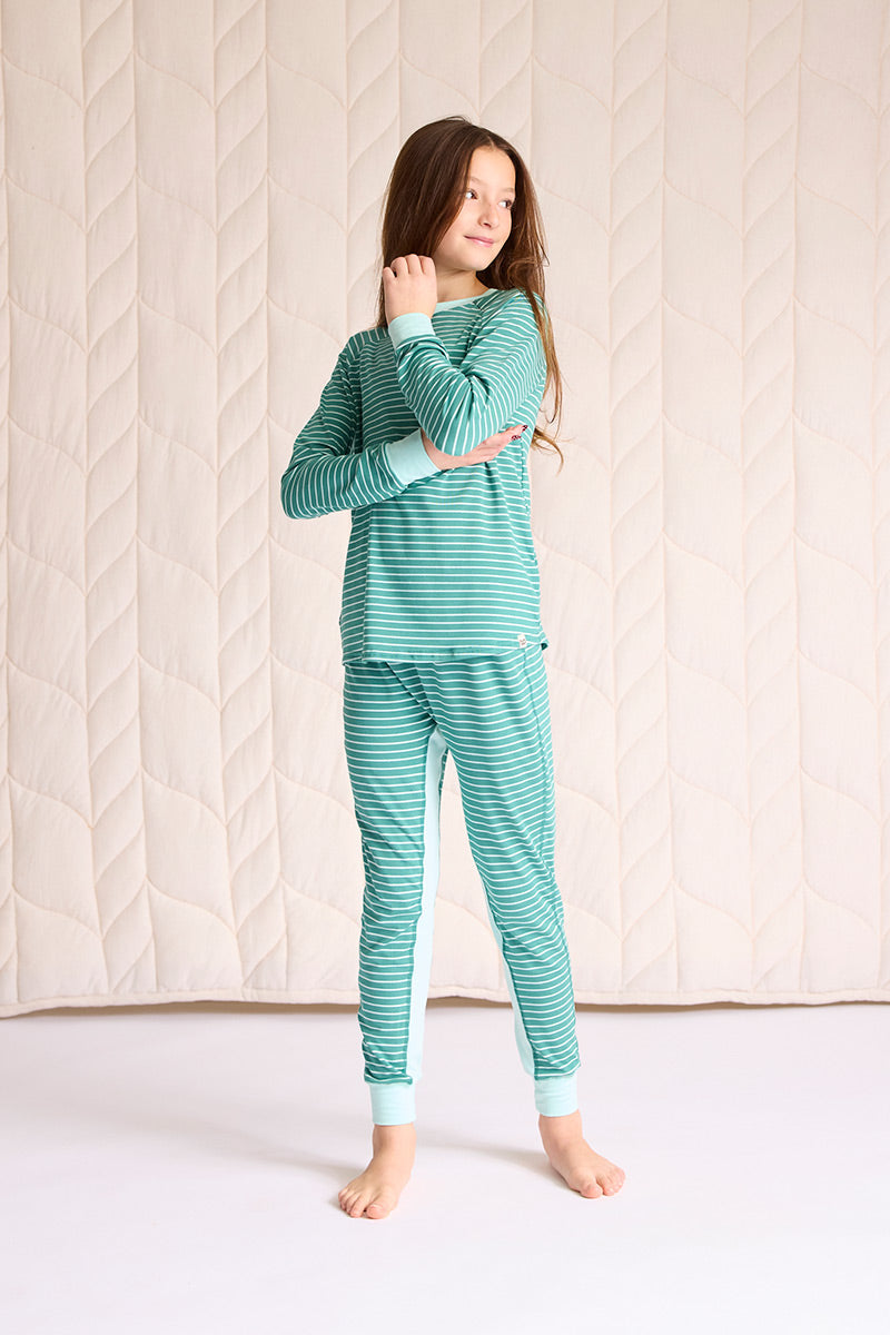 Tessa is wearing a size 9/10