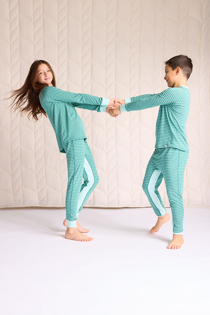 He's wearing size 7/8. She's wearing size 9/10.