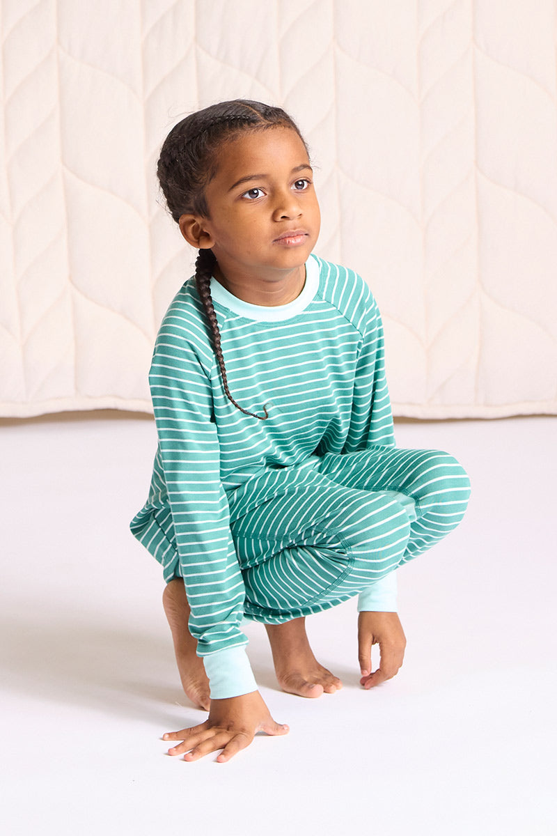 Ace is wearing a size 5/6