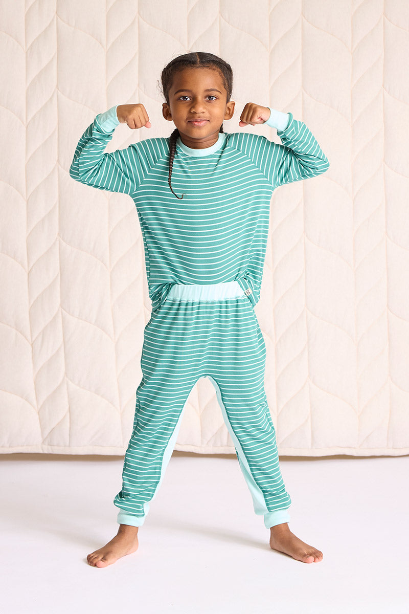 Ace is wearing a size 5/6