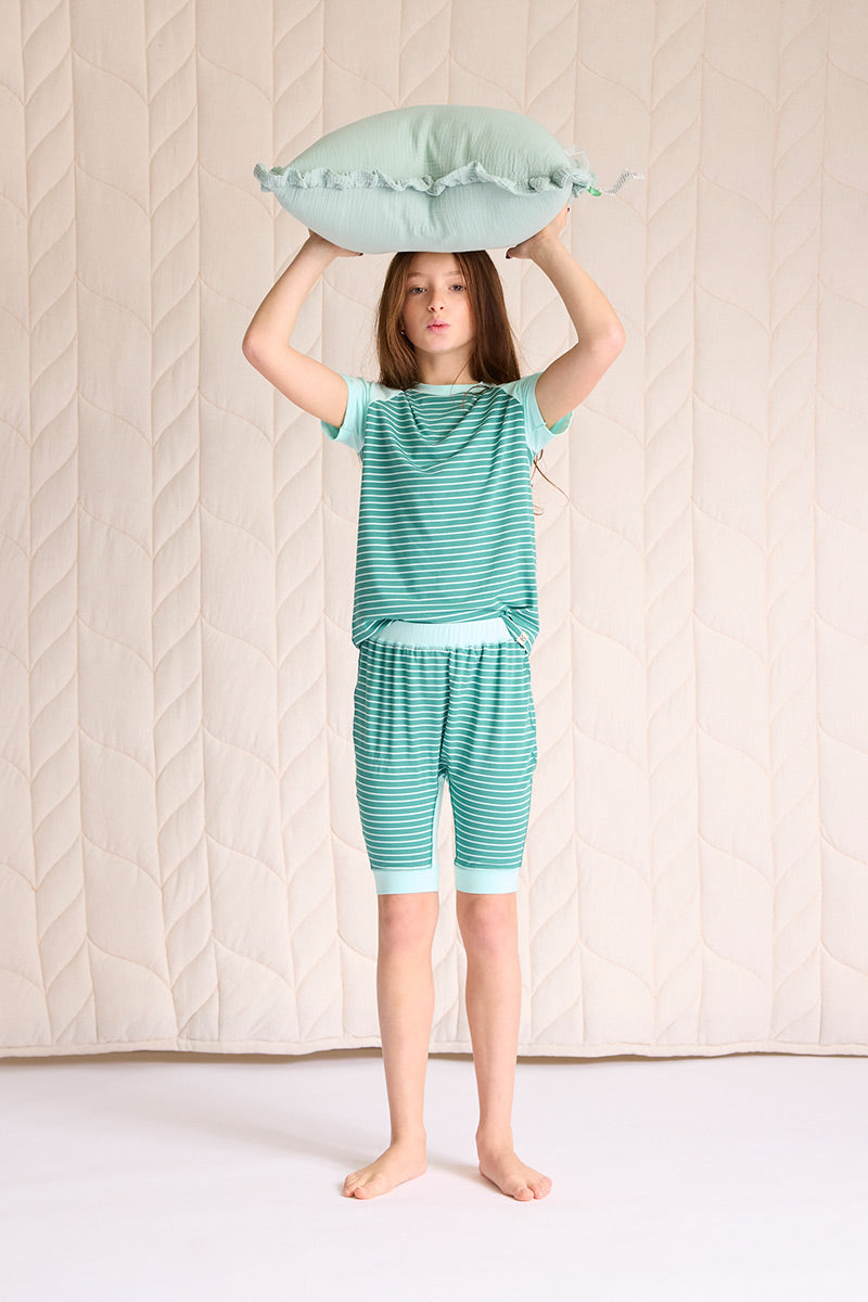 Tessa is wearing a size 9/10