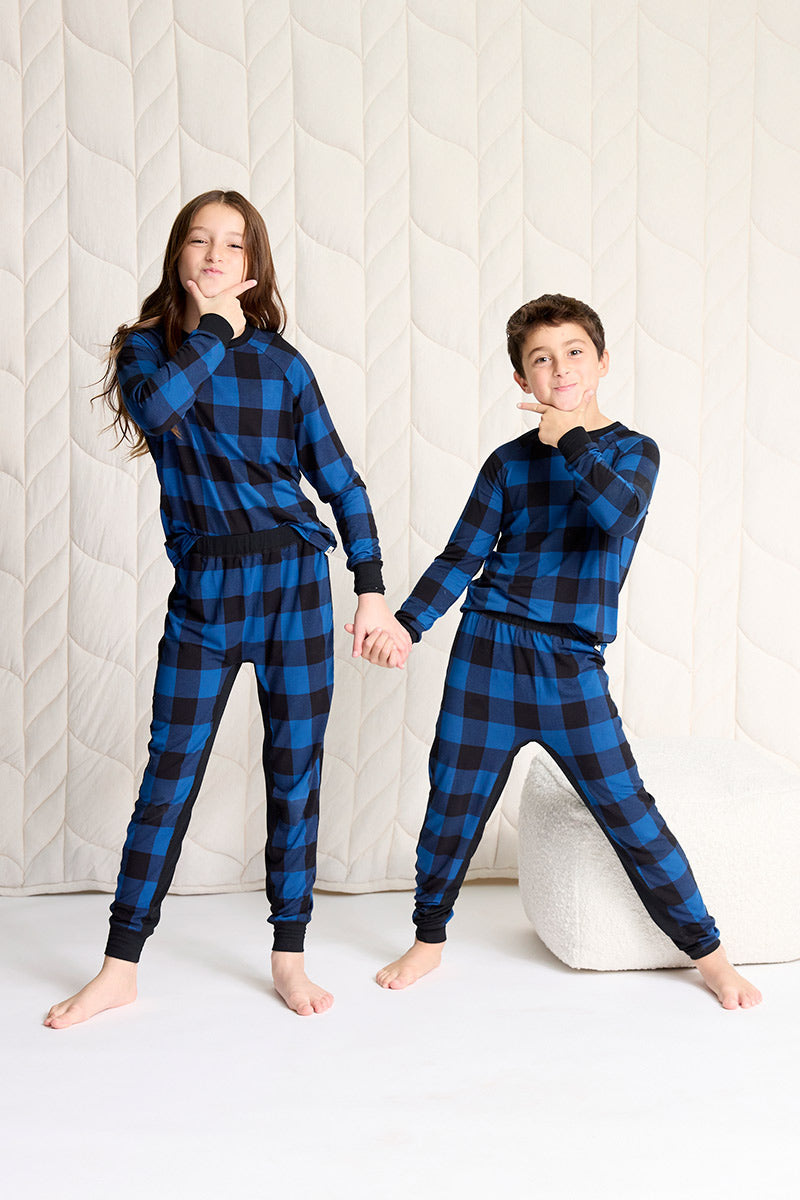 He's wearing size 7/8. She's wearing size 9/10.