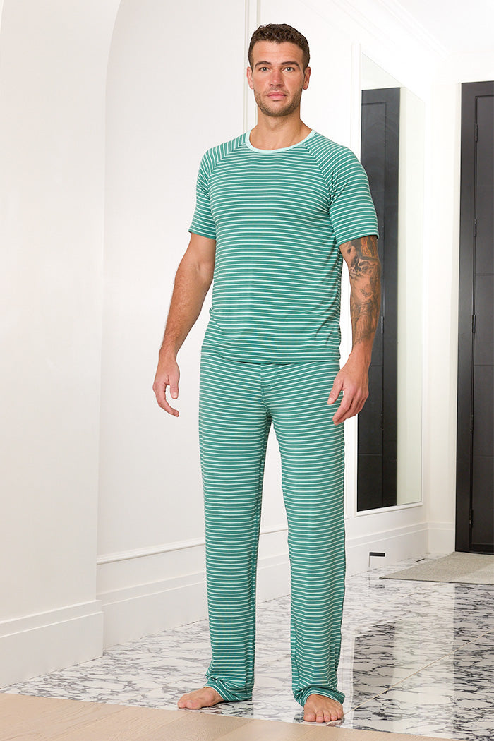 Adam is 6'1", typically wears a size 34 pant, has a 32" inseam and is wearing a size medium.