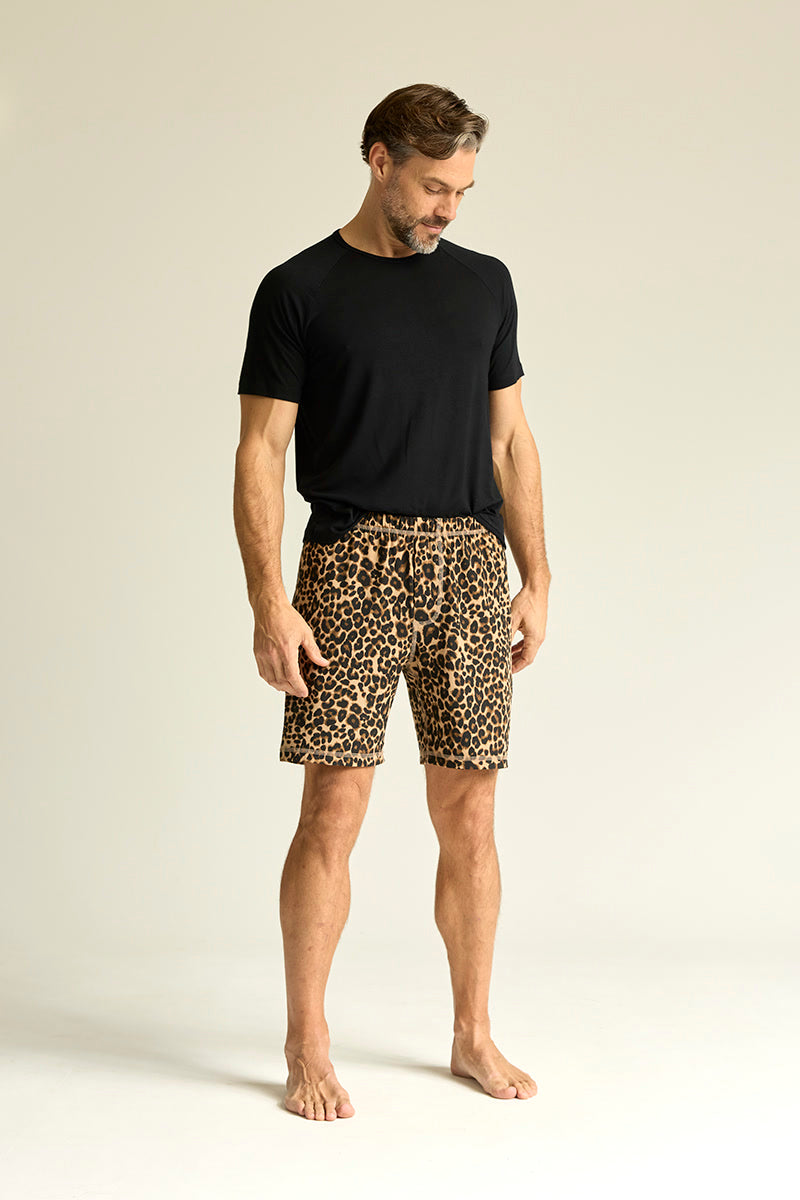 Matthew is 6'1", typically wears a size 32 pant, has a 42" chest and is wearing a size medium