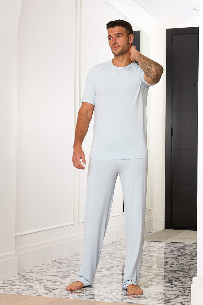 Adam is 6'1", typically wears a size 34 pant, has a 32" inseam and is wearing a size medium.
