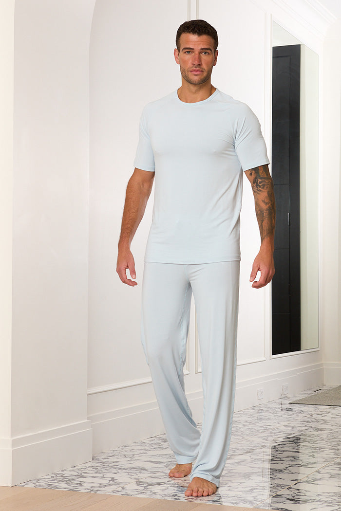 Adam is 6'1", typically wears a size 34 pant, has a 32" inseam and is wearing a size medium.
