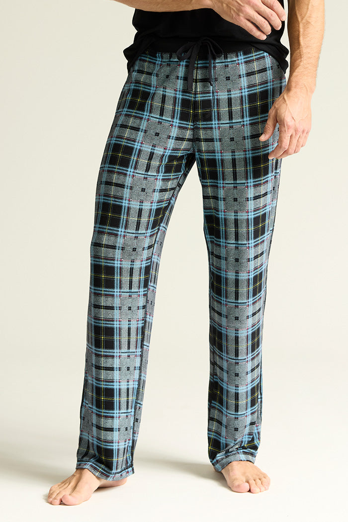 Matthew is 6'1", typically wears a size 32 pant, has a 42" chest and is wearing a size medium