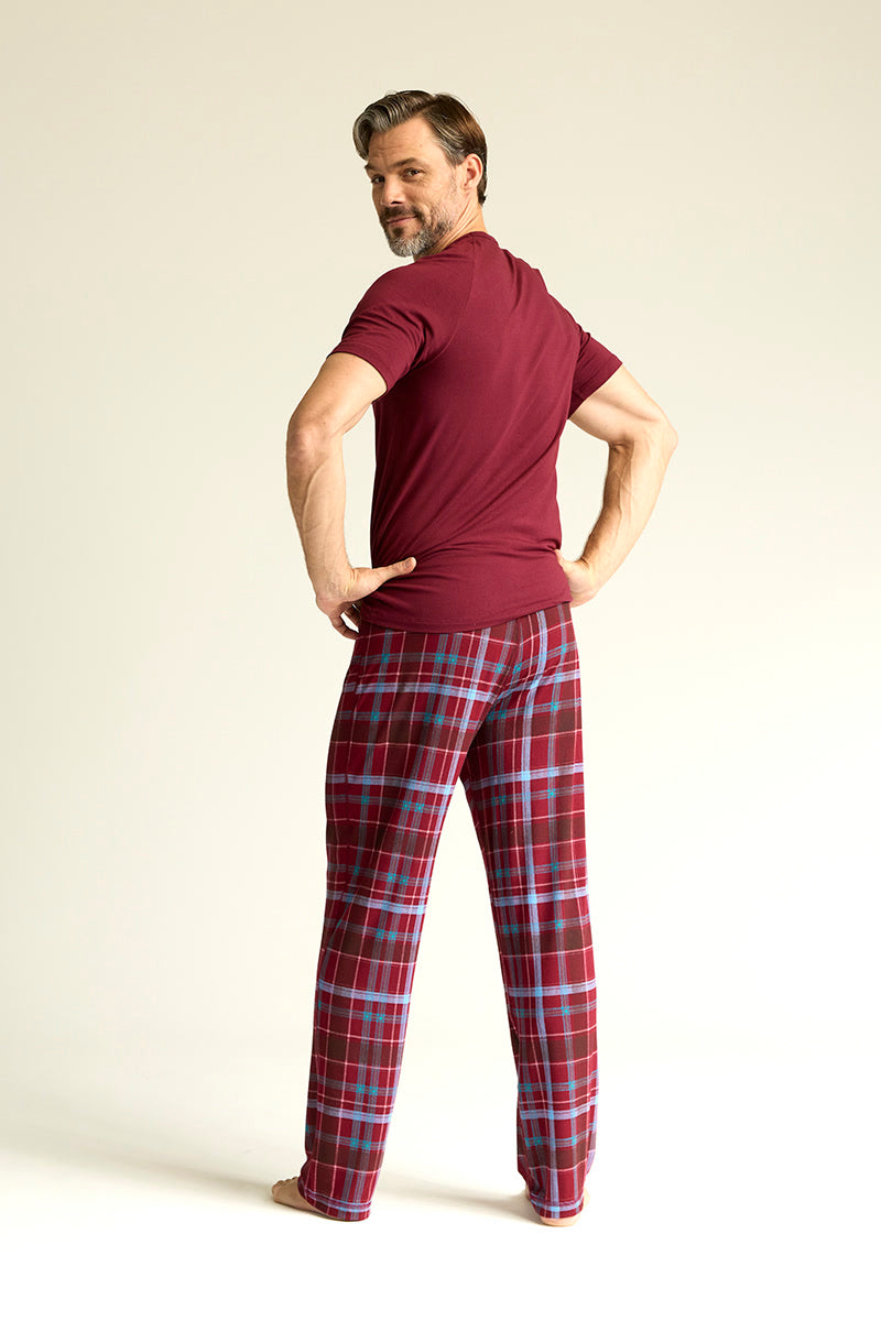 Matthew is 6'1", typically wears a size 32 pant, has a 42" chest and is wearing a size medium
