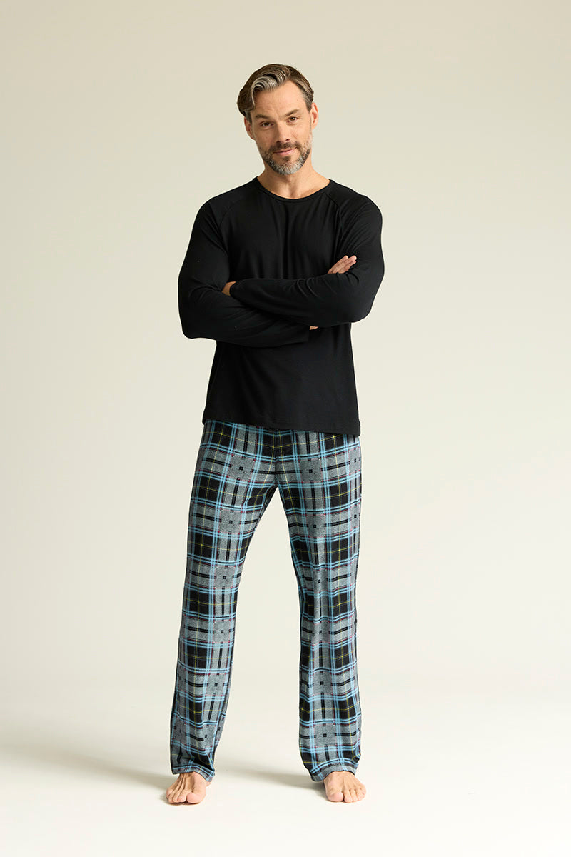 Matthew is 6'1", typically wears a size 32 pant, has a 42" chest and is wearing a size medium