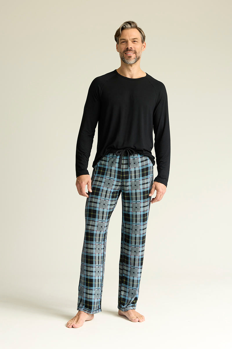 Matthew is 6'1", typically wears a size 32 pant, has a 42" chest and is wearing a size medium
