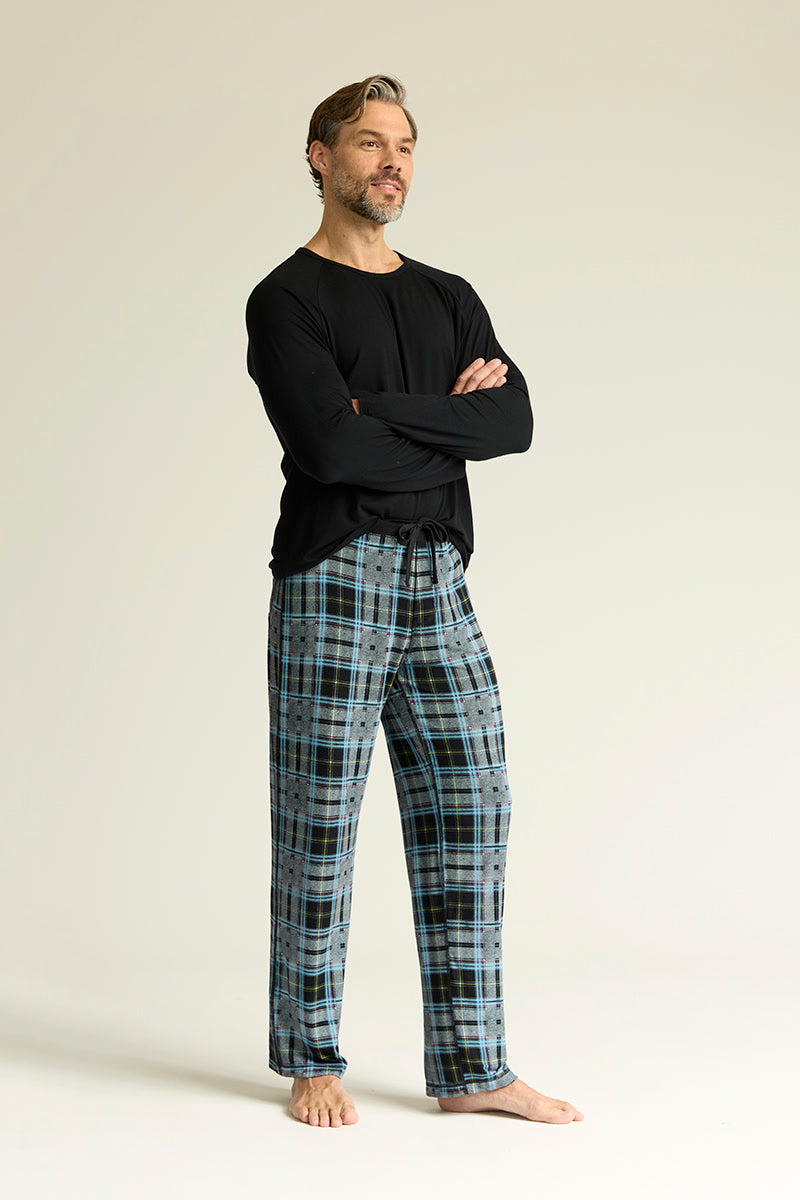 Matthew is 6'1", typically wears a size 32 pant, has a 42" chest and is wearing a size medium