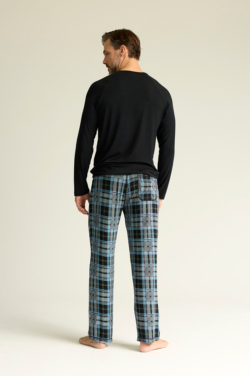 Matthew is 6'1", typically wears a size 32 pant, has a 42" chest and is wearing a size medium
