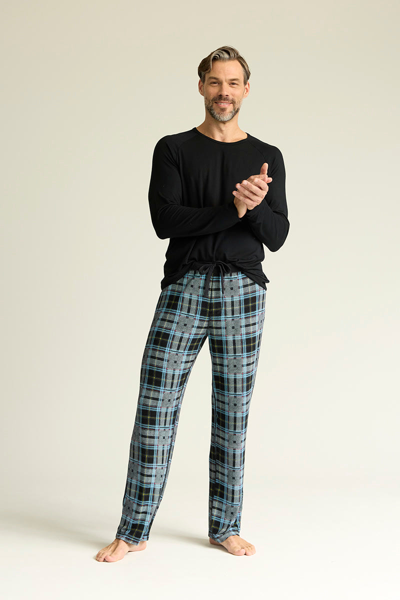 Matthew is 6'1", typically wears a size 32 pant, has a 42" chest and is wearing a size medium