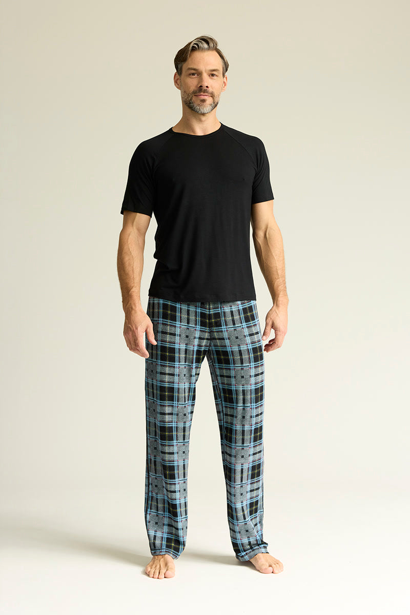 Matthew is 6'1", typically wears a size 32 pant, has a 42" chest and is wearing a size medium