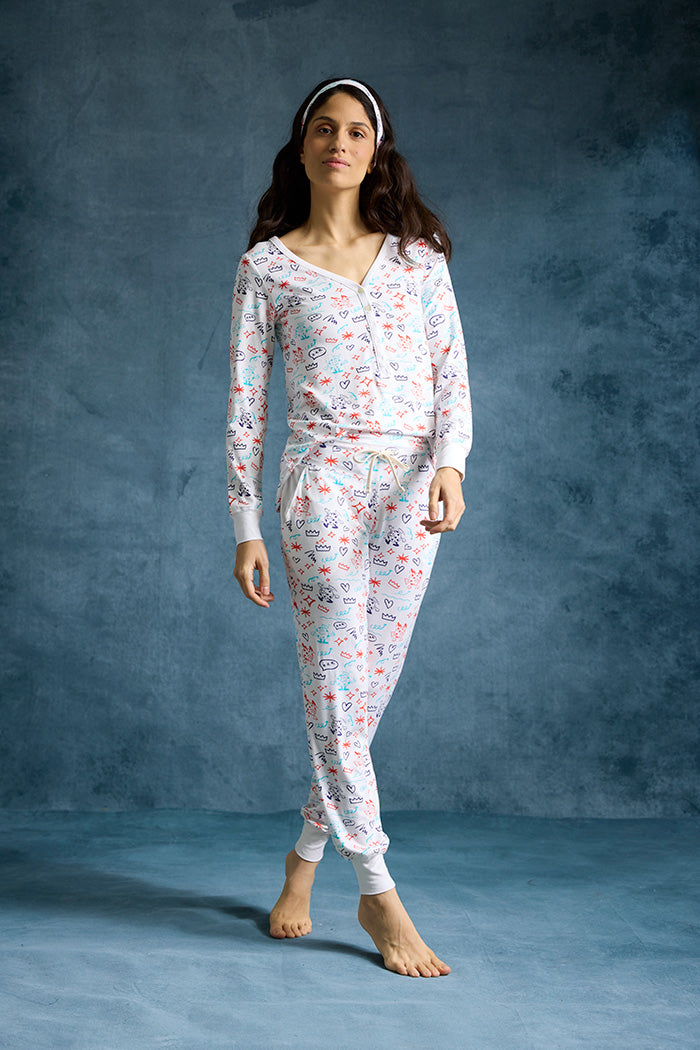 Lynn is 5'8", typically wears a size 2/4 and is wearing a size S