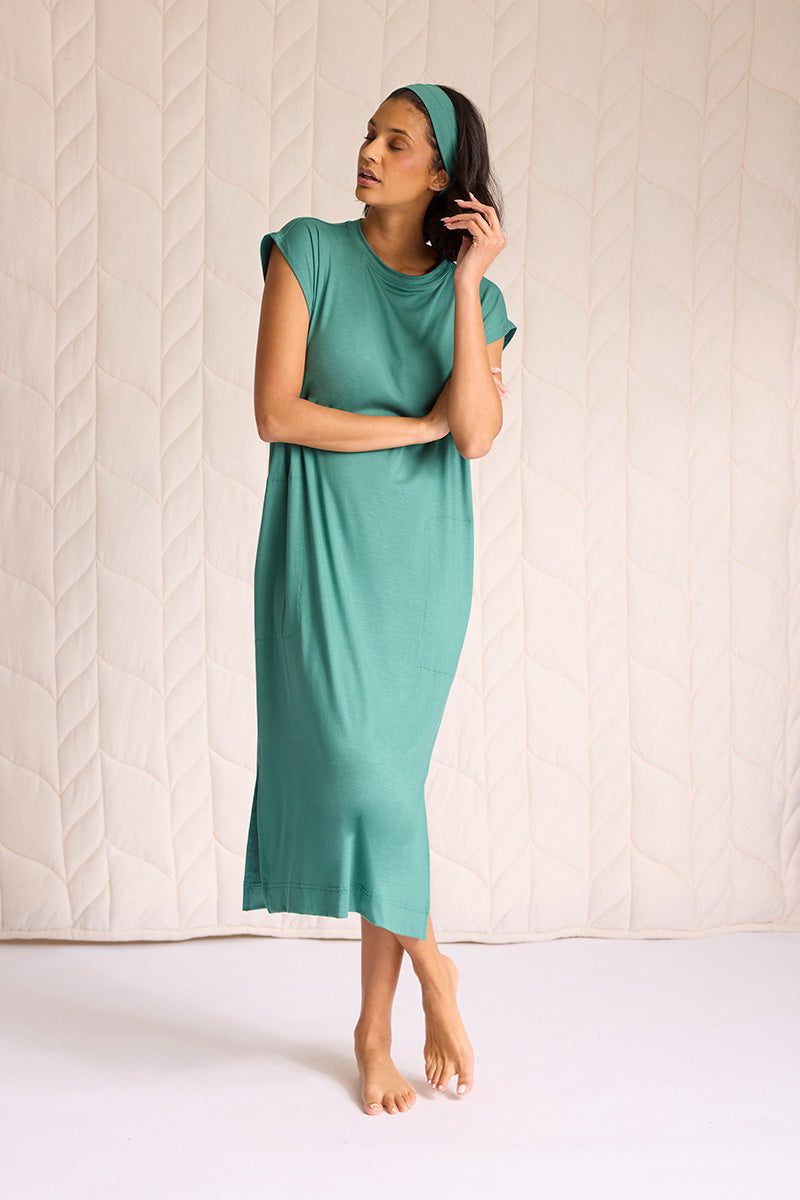 Tsanna is 5'10", typically wears a size 2 and is wearing a size small