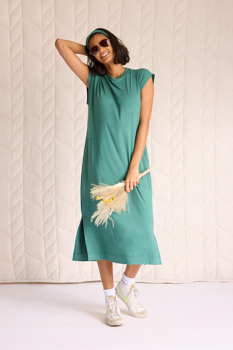 Tsanna is 5'10", typically wears a size 2 and is wearing a size small