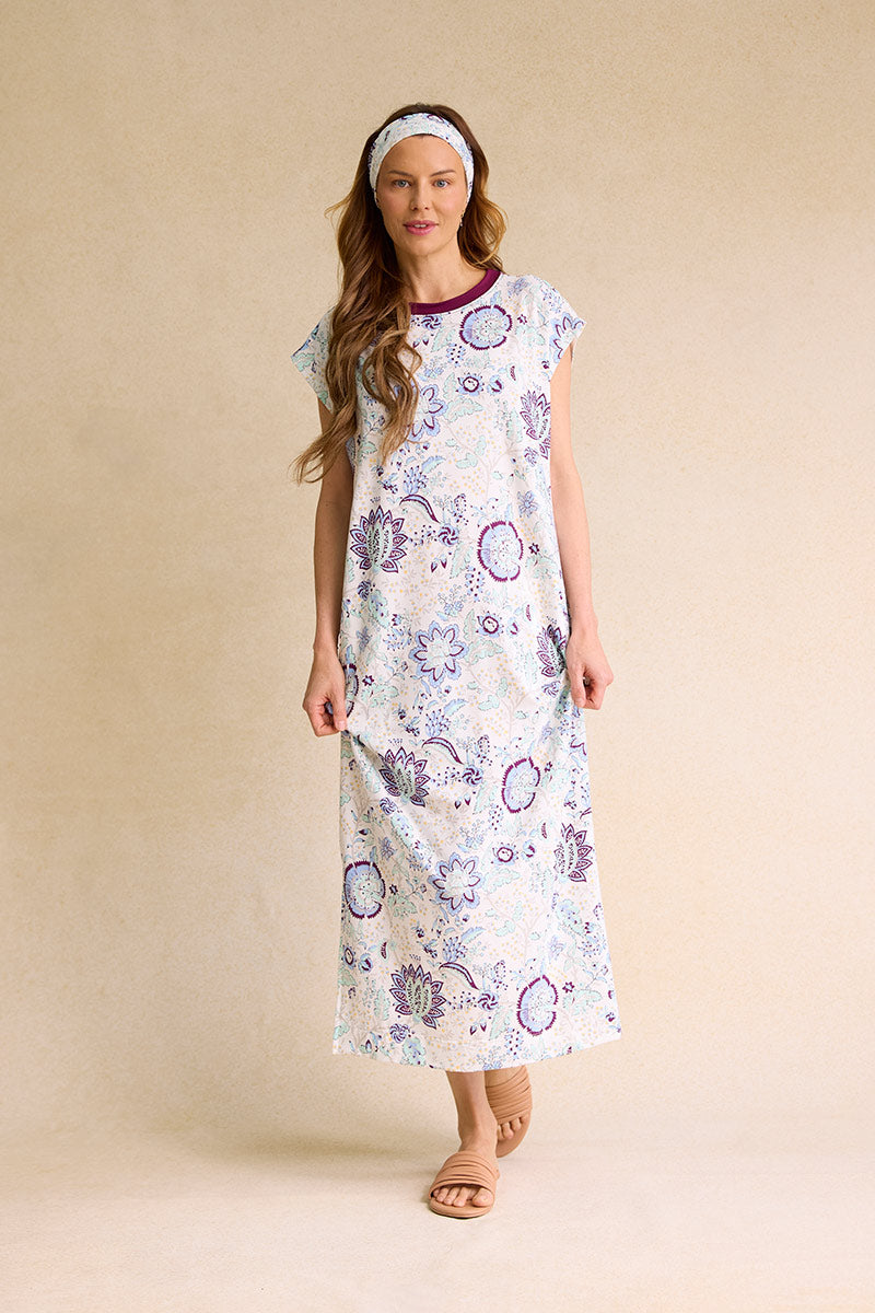 Carina is 5'8", typically wears a size 2 and is wearing a size small