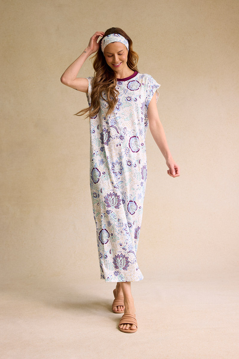 Carina is 5'8", typically wears a size 2 and is wearing a size small