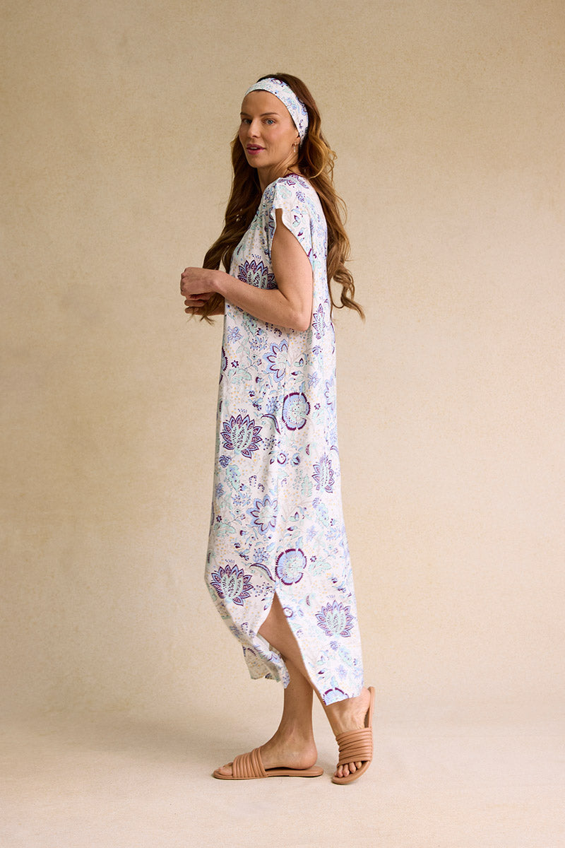 Carina is 5'8", typically wears a size 2 and is wearing a size small