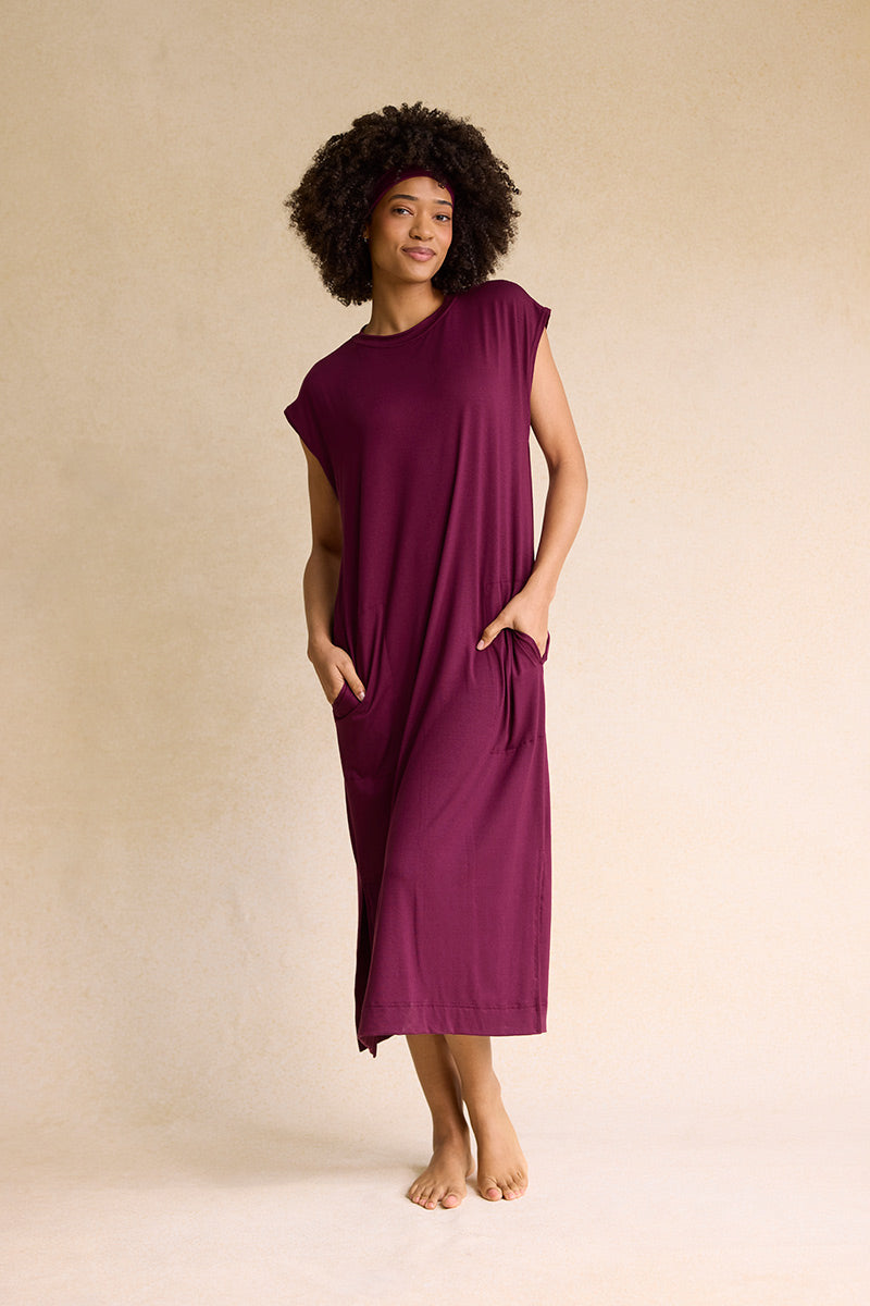 Sam is 5'9", typically wears a size 4 and is wearing a size small