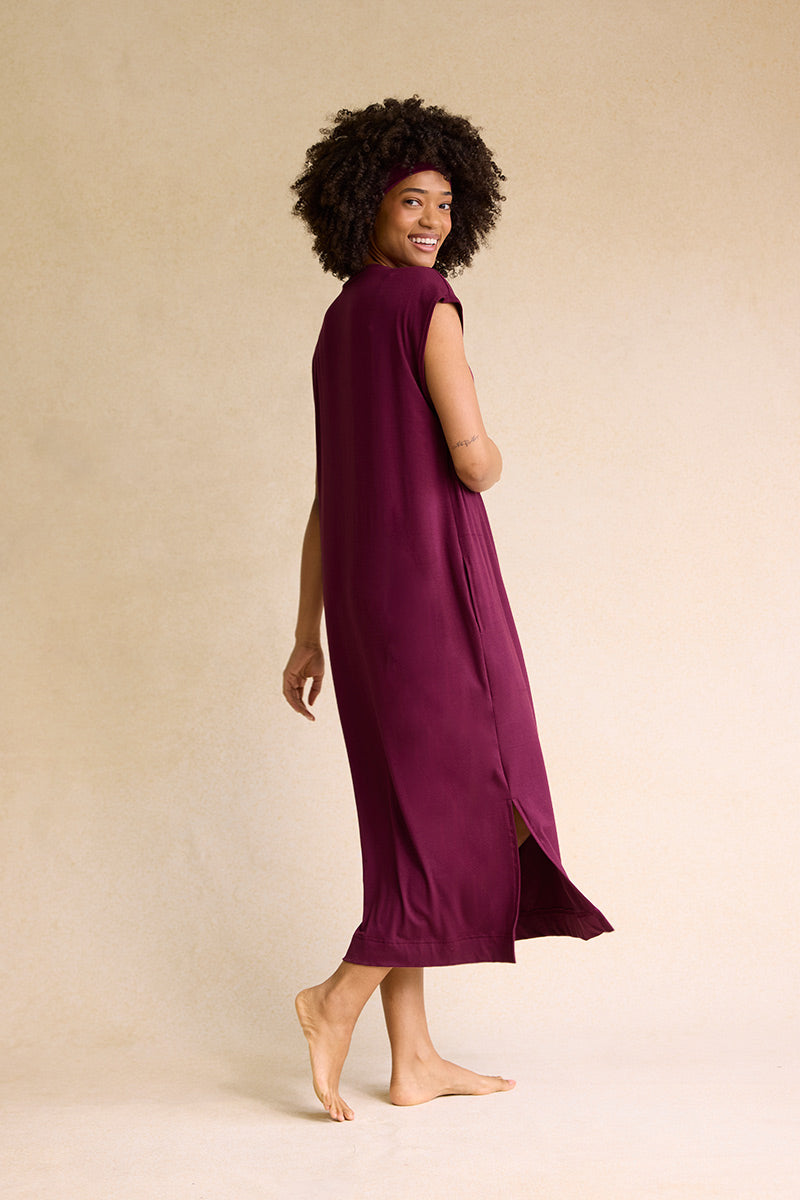 Sam is 5'9", typically wears a size 4 and is wearing a size small