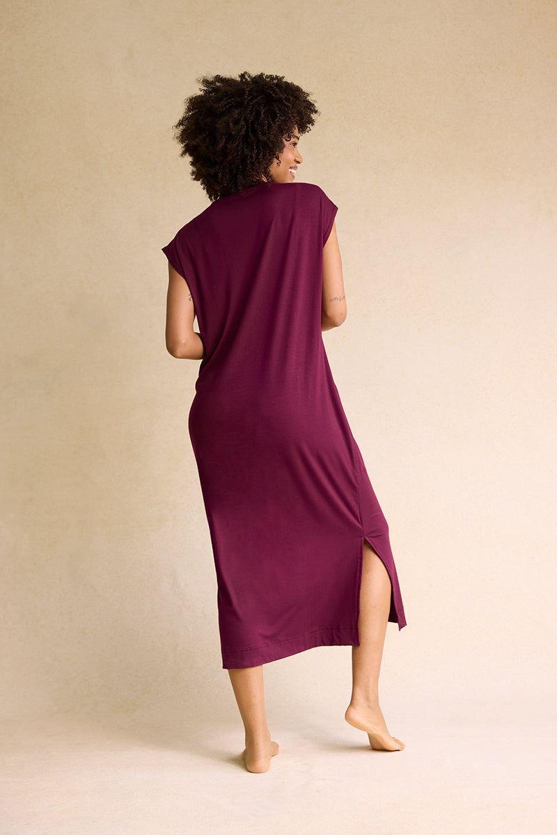 Sam is 5'9", typically wears a size 4 and is wearing a size small