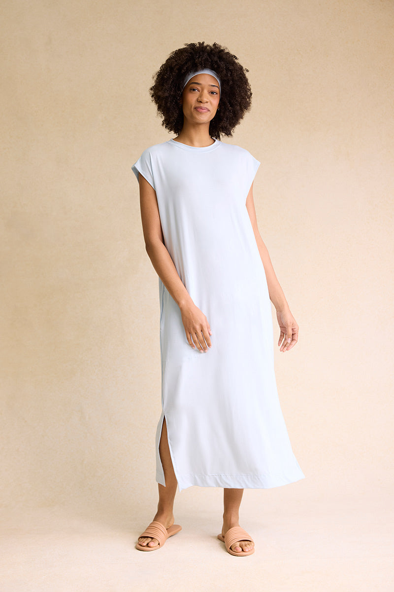 Sam is 5'9", typically wears a size 4 and is wearing a size small