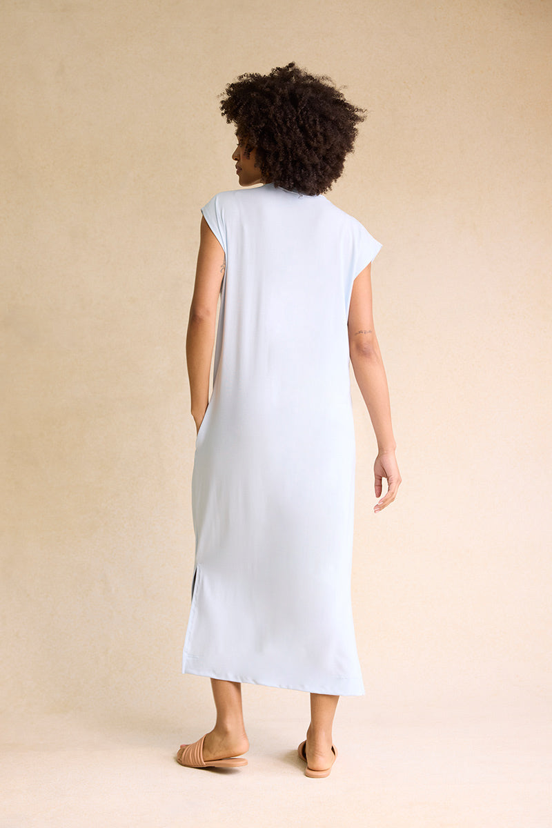 Sam is 5'9", typically wears a size 4 and is wearing a size small