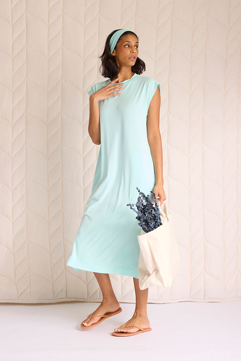 Tsanna is 5'10", typically wears a size 2 and is wearing a size small