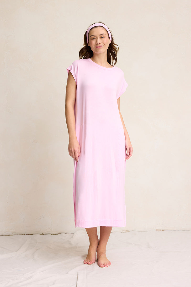 Una is 5'10", typically wears a size 2 and is wearing a size small