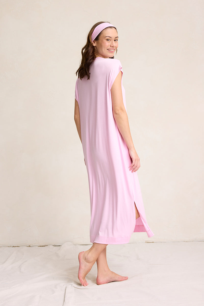 Una is 5'10", typically wears a size 2 and is wearing a size small