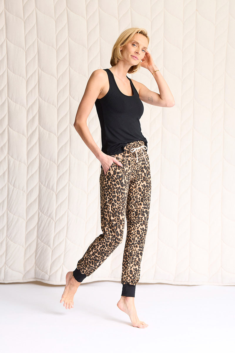 Elyse is 5'9", typically wears a size 2 and is wearing a size small