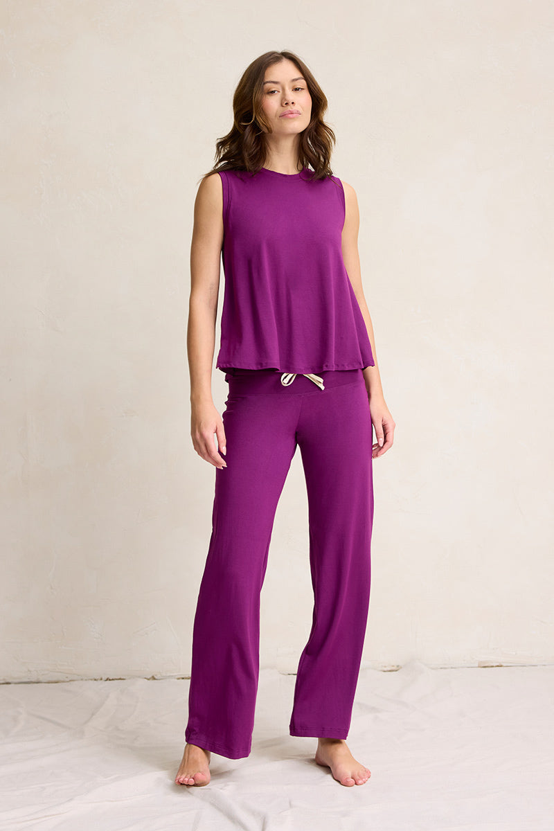 Una is 5'10", typically wears a size 2 and is wearing a size small