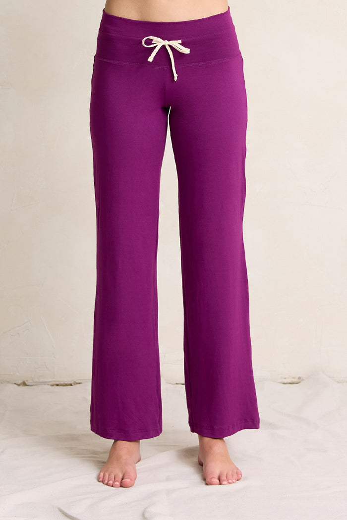 Una is 5'10", typically wears a size 2 and is wearing a size small