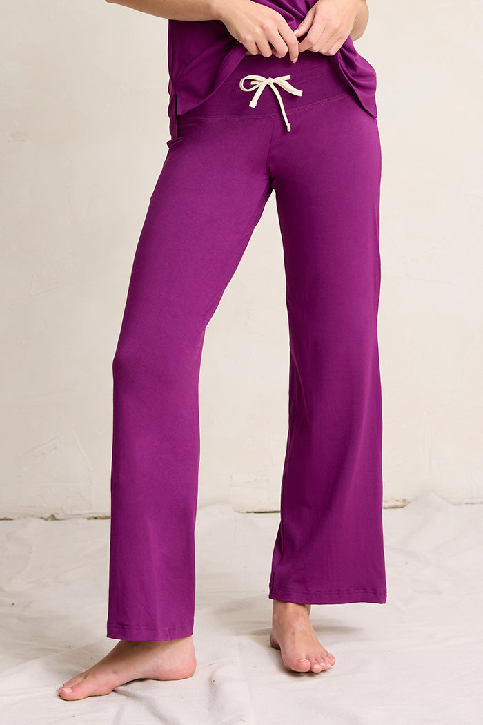 Una is 5'10", typically wears a size 2 and is wearing a size small