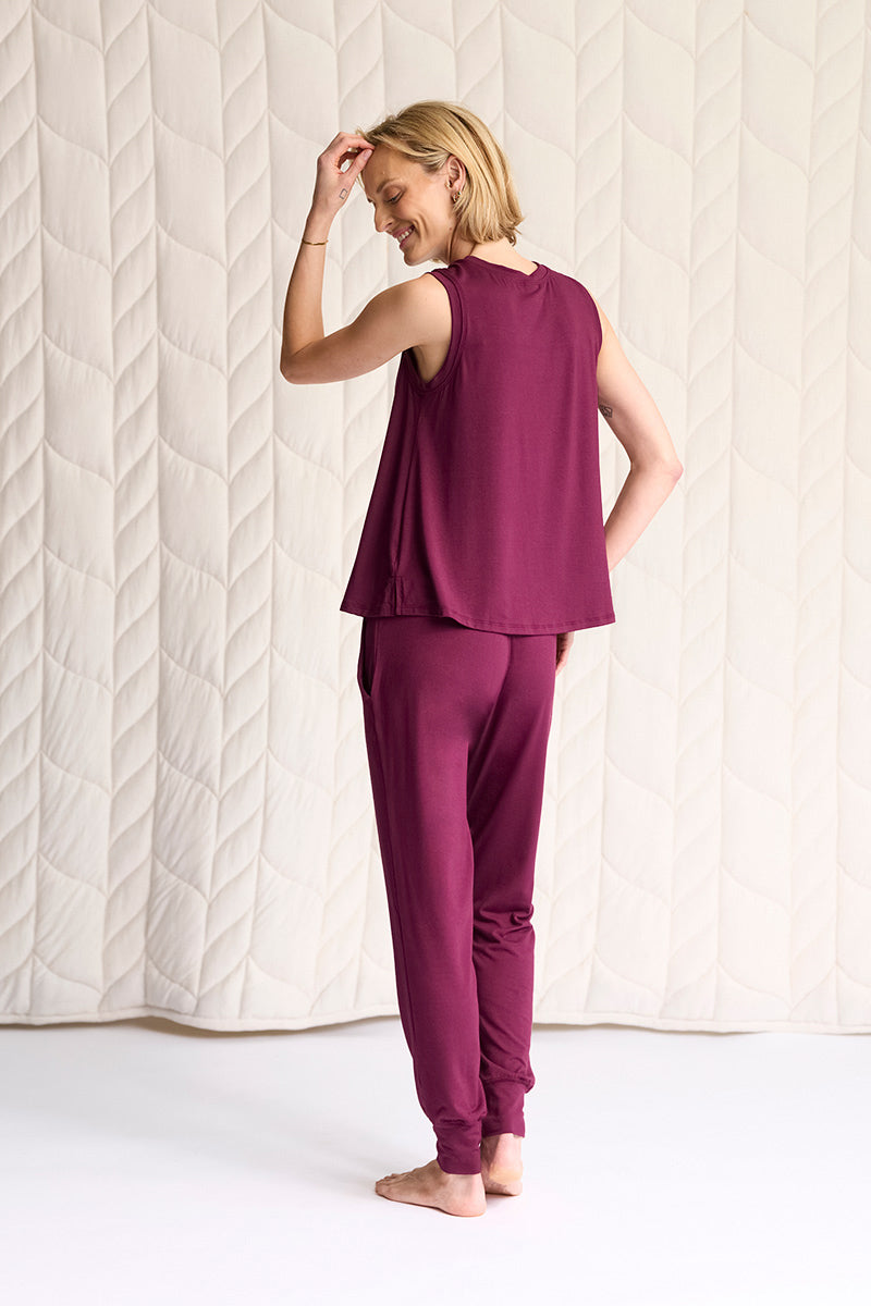 Elyse is 5'9", typically wears a size 2 and is wearing a size small