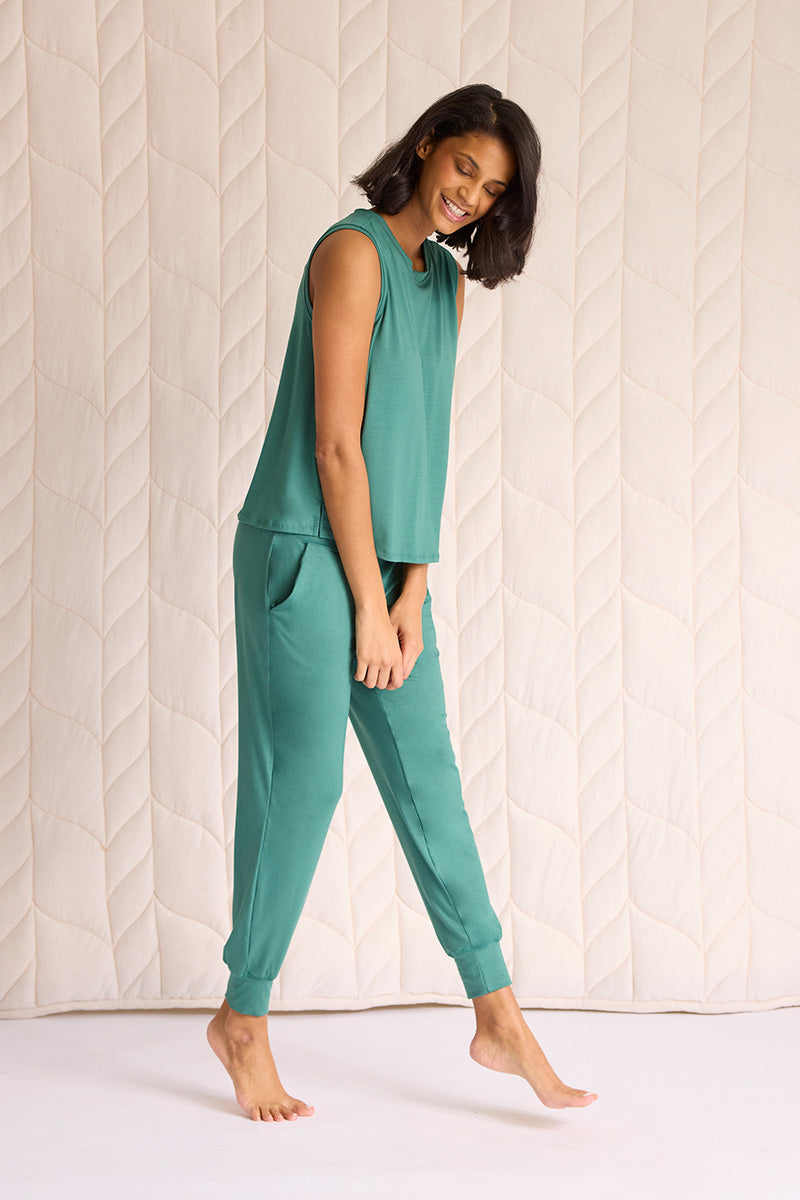 Tsanna is 5'10", typically wears a size 2 and is wearing a size small