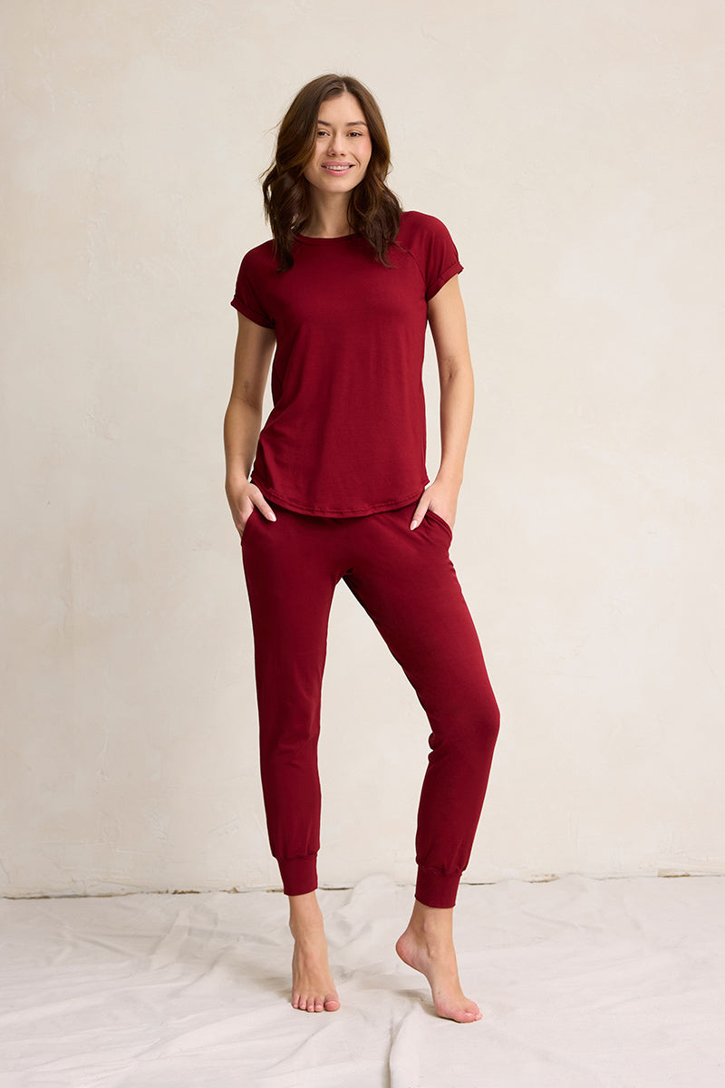 Una is 5'10", typically wears a size 2 and is wearing a size small