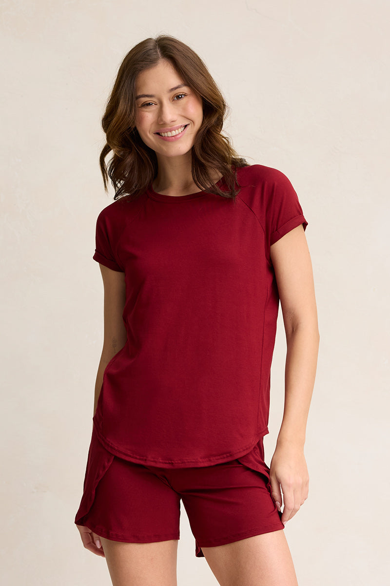 Una is 5'10", typically wears a size 2 and is wearing a size small