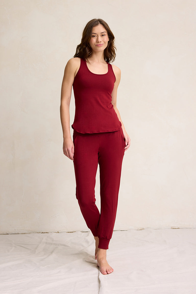 Una is 5'10", typically wears a size 2 and is wearing a size small